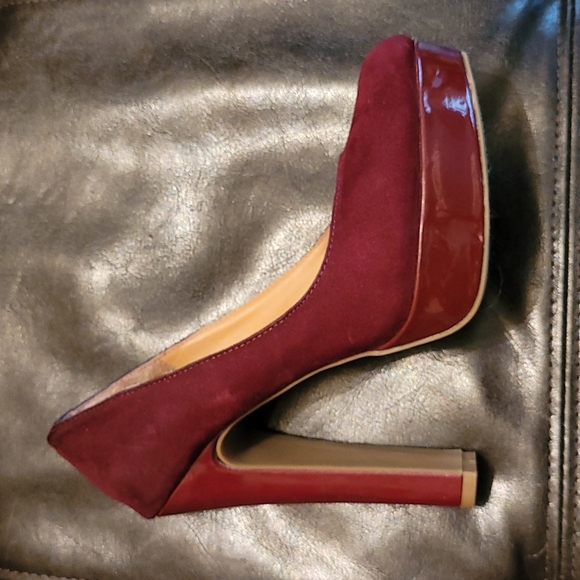 Beautiful burgundy pumps! - Picture 5 of 7